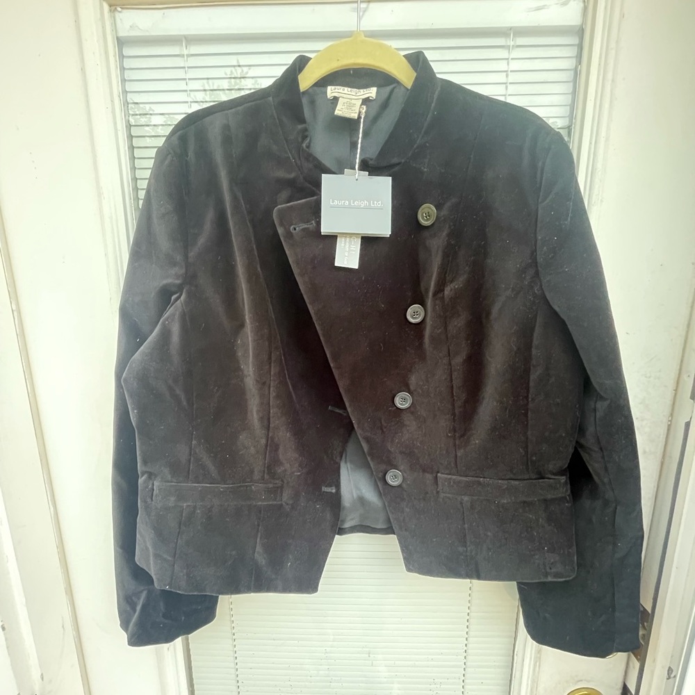 Laura Leigh Black Velvet Cropped Blazer - Picture 3 of 9